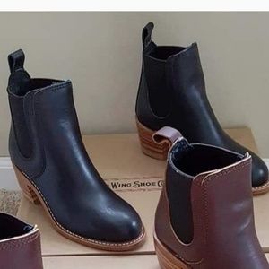 Black boundary leather red wing boots